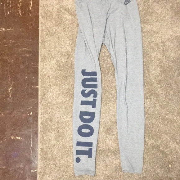 Gray Nike leggings - Picture 2 of 2
